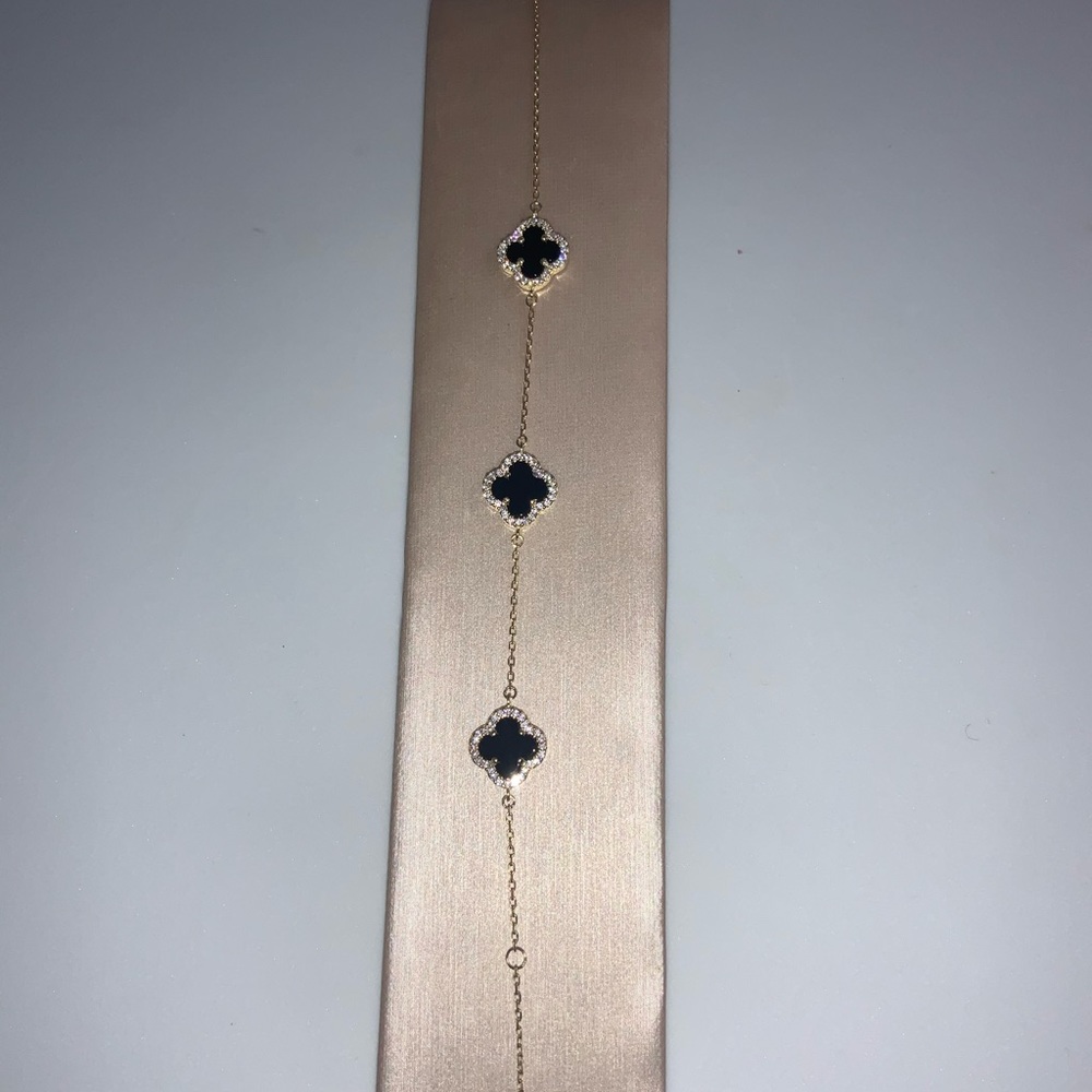18k Onyx Clover Bracelet - Picture 5 of 12